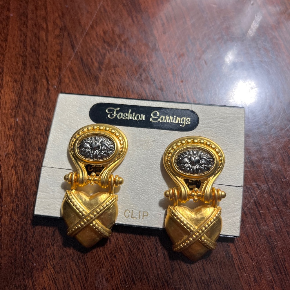 Fashion design clip earrings